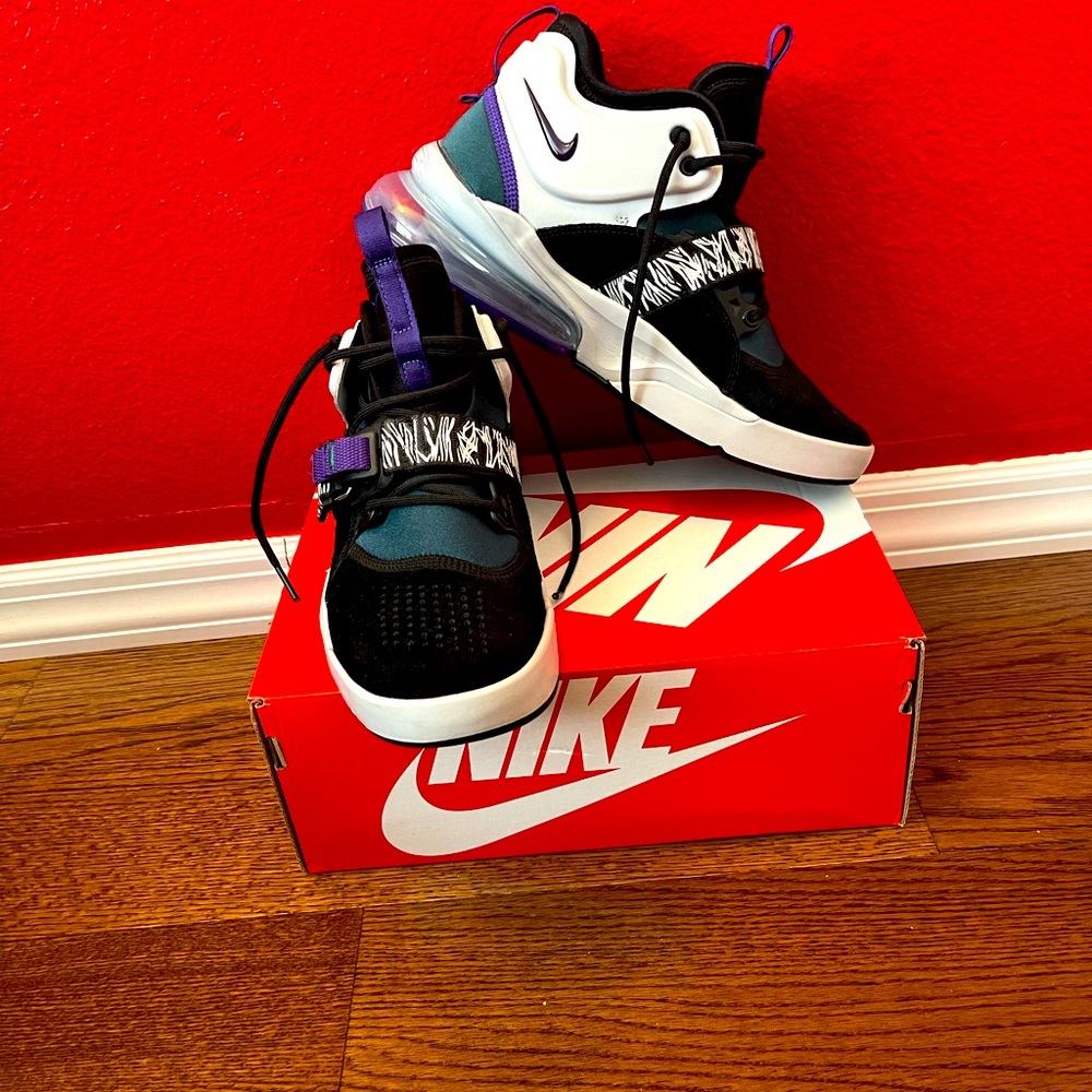 Nike Air Force 270